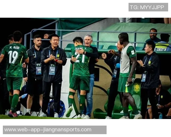 国安球迷机场送别塞蒂恩张源泪洒离别情深 国安球迷机场送别塞蒂恩张源泪洒离别情深