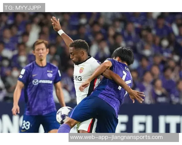 上海海港全力备战新赛季加布里埃尔回归训练场积极恢复状态 上海海港全力备战新赛季加布里埃尔回归训练场积极恢复状态