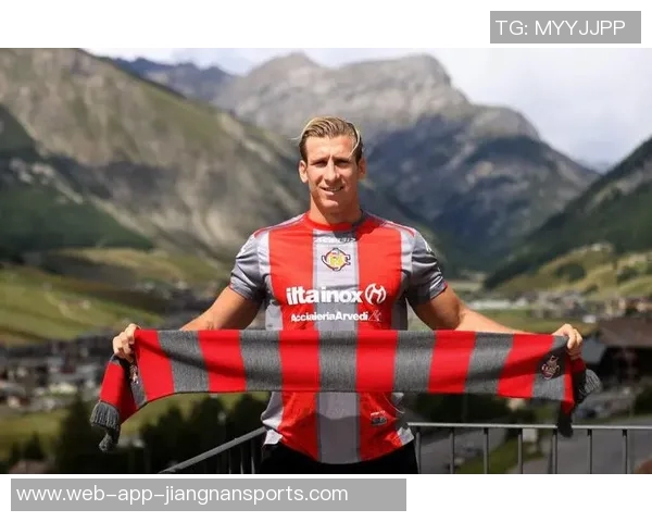 韦斯利精彩挑射助力罗马客场3-1战胜克雷莫内塞荣膺最佳球员