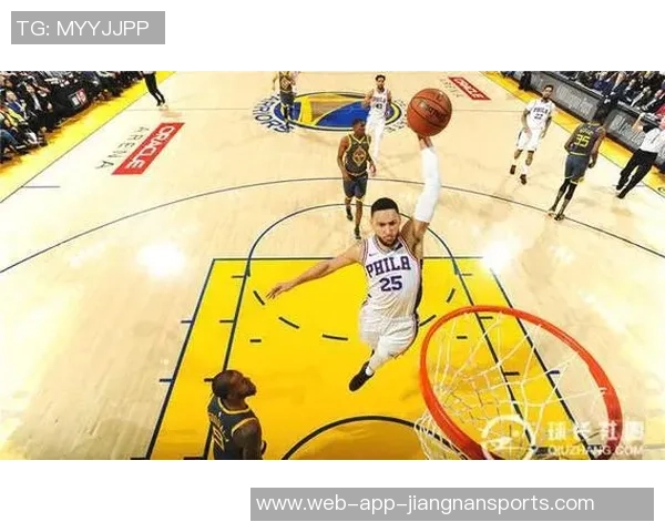 布朗强调需持续为A西蒙斯创造进攻空间其适应替补角色表现出色 布朗强调需持续为A西蒙斯创造进攻空间其适应替补角色表现出色